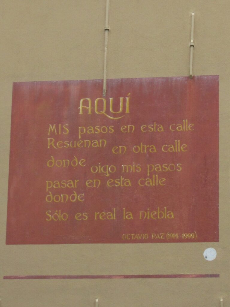 Mural con poema de Octavio Paz